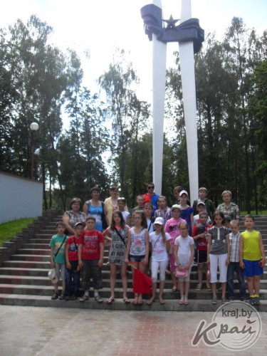 Вилейские школьники посетили с экскурсией мемориальный комплекс «Шталаг 342» в Молодечно (ФОТО)