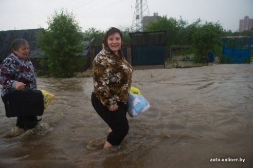 Сильный ливень 1 июня парализовал движение в Минске (ФОТО)