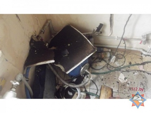 При запуске самодельной системы отопления разорвало трубопровод в дачном доме на Вилейщине (ФОТО)