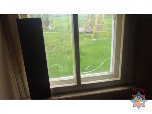 При запуске самодельной системы отопления разорвало трубопровод в дачном доме на Вилейщине (ФОТО)