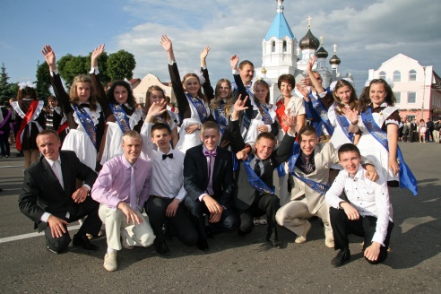 І закружыў баль развітальны