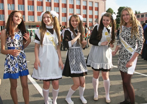 І закружыў баль развітальны