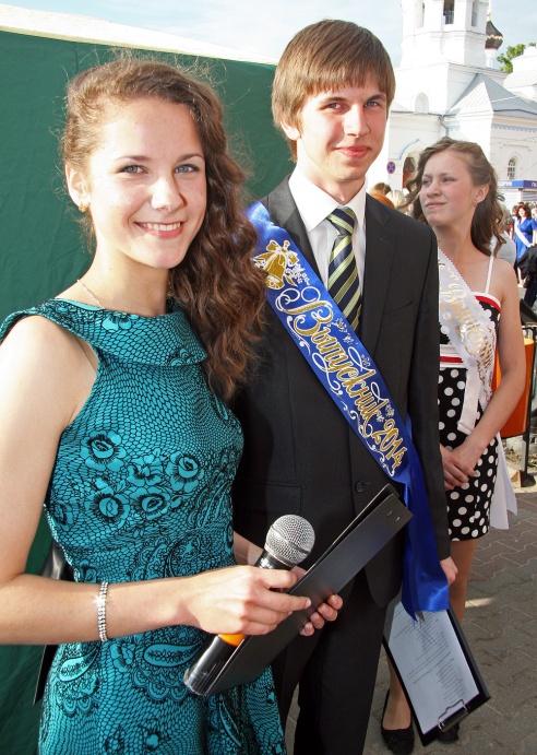 І закружыў баль развітальны