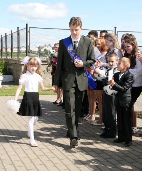 Няхай запомніцца сцяжынка, што ў школу кожны дзень вяла (+фота)