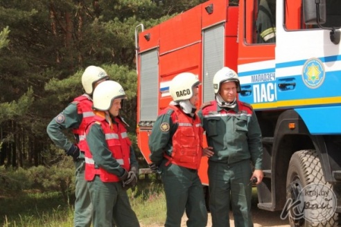 В Вилейском районе во время учений МЧС взорвали здание техмастерских и задержали «террористов» (ФОТО)