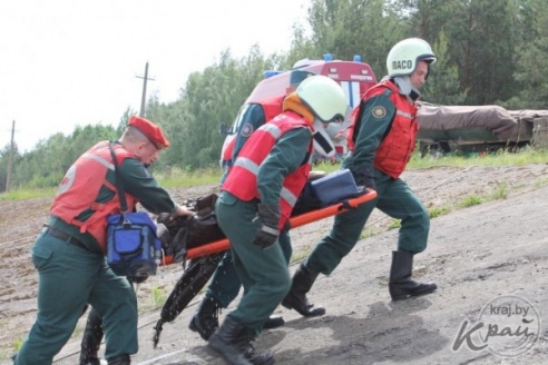 В Вилейском районе во время учений МЧС взорвали здание техмастерских и задержали «террористов» (ФОТО)