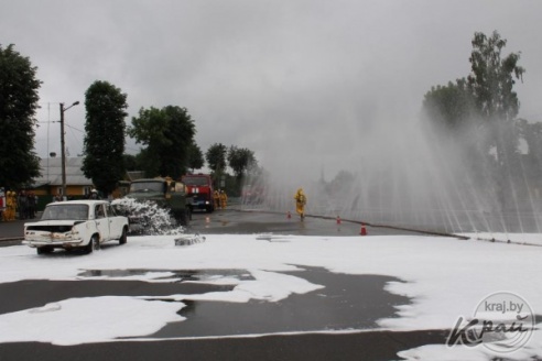 В Вилейском районе во время учений МЧС взорвали здание техмастерских и задержали «террористов» (ФОТО)
