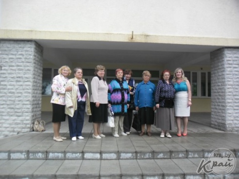 Сябры “Літаратурнай гасцёўні” з Вілейкі падаравалі ільянскім школьнікам кнігу сваіх твораў “Яшчэ не позна…” (ФОТА)