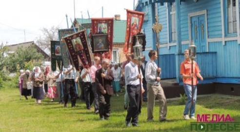 В День Святой Троицы в православных храмах прошли праздничные службы