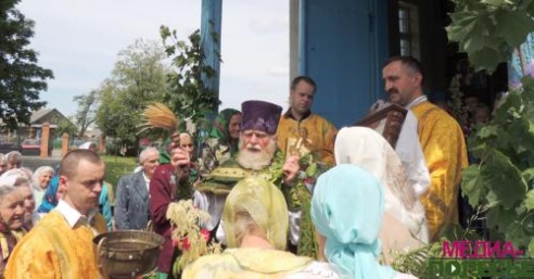 В День Святой Троицы в православных храмах прошли праздничные службы