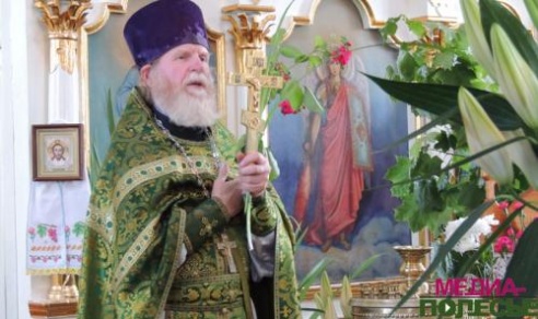 В День Святой Троицы в православных храмах прошли праздничные службы