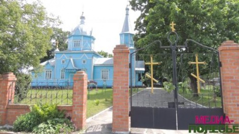 В День Святой Троицы в православных храмах прошли праздничные службы