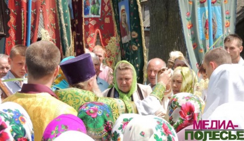 В День Святой Троицы в православных храмах прошли праздничные службы