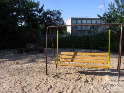 Новая детская площадка на Ясинского