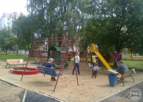 Новая детская площадка на Ясинского