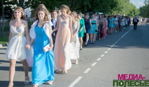 Перед выпускниками школ открылась дверь в большую жизнь