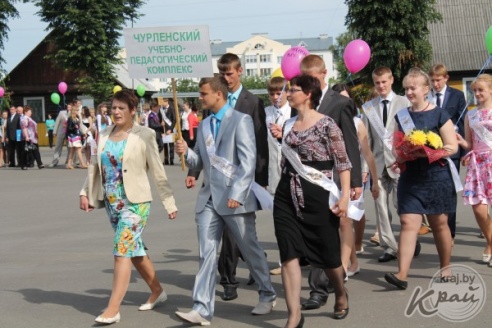 Выпускники Вилейского района станцевали последний школьный вальс (ФОТО)