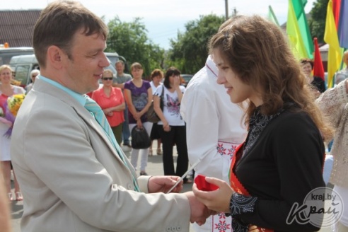 Выпускники Вилейского района станцевали последний школьный вальс (ФОТО)