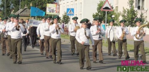 Вальс выпускников звучал над Столином
