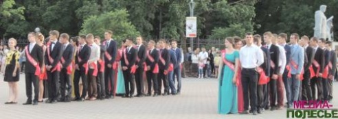 Вальс выпускников звучал над Столином
