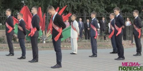 Вальс выпускников звучал над Столином