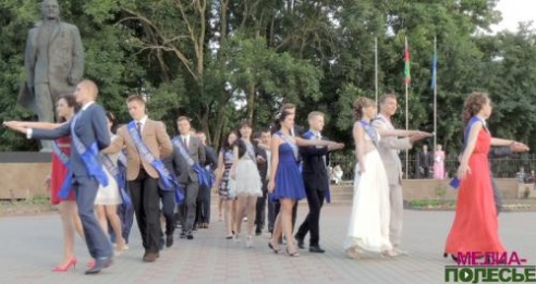 Вальс выпускников звучал над Столином