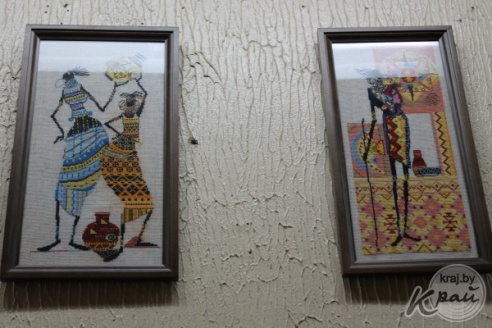 Выставка вышивки уроженки Вилейщины Марии Скудновой работает в городской библиотеке №1 (ФОТО)