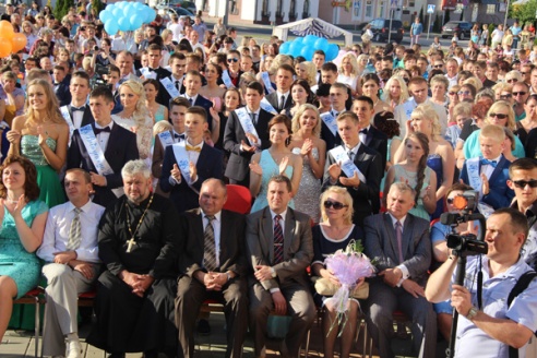 Под звуки школьного вальса