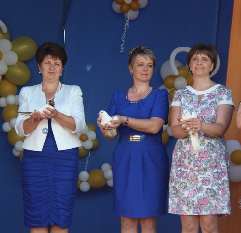 Под звуки школьного вальса