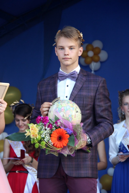 Под звуки школьного вальса