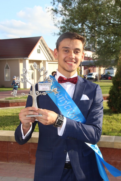 Под звуки школьного вальса