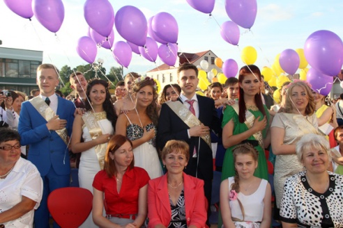 Под звуки школьного вальса