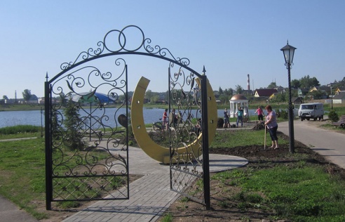 Сквер маладых у Глыбокiм