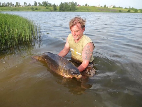 В горецком озере выловили карпа весом 20 килограмм