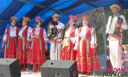 Клубничный праздник во Дворце отметили с размахом