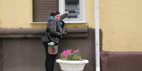 Фотомомент: банкомат выше человека