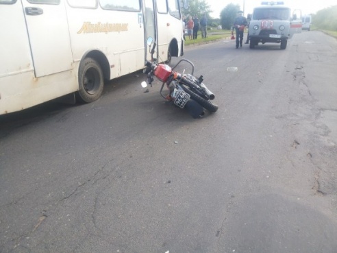 После столкновения с рейсовым автобусом мотоциклист попал в больницу 25 июня в Вилейке (ФОТО)