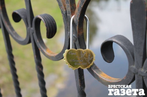 Срезанный с моста влюбленных замок еще можно спасти