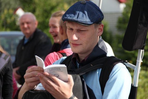 З Баранавіч да Будслава выправілася пешая пілігрымка