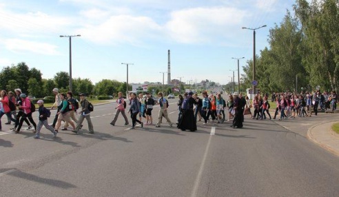 З Баранавіч да Будслава выправілася пешая пілігрымка