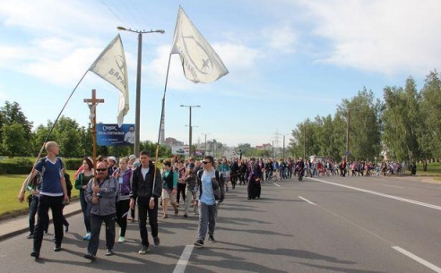 З Баранавіч да Будслава выправілася пешая пілігрымка