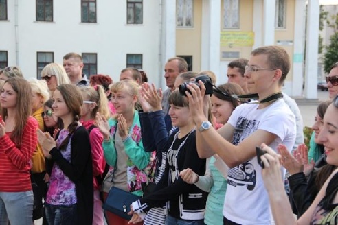 В Барановичах в центре города танцевали хип-хоп