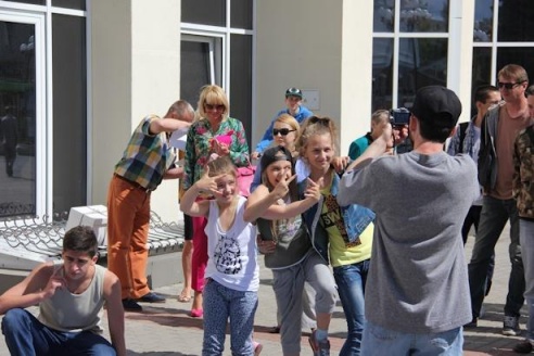 В Барановичах в центре города танцевали хип-хоп