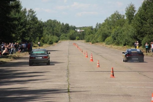 Под Барановичами прошли гонки автомобилей