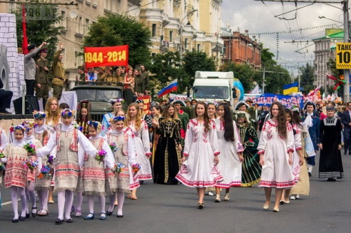 В Могилёве в День города прошло театрализованное шествие