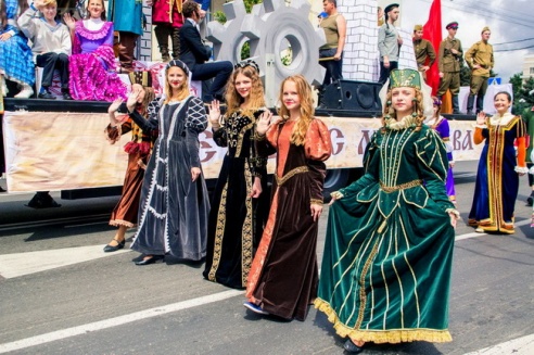 В Могилёве в День города прошло театрализованное шествие