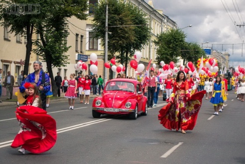 В Могилёве в День города прошло театрализованное шествие