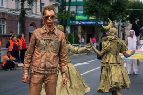 В Могилёве в День города прошло театрализованное шествие