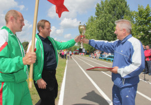 КТО В РАБОТЕ УСПЕШЕН,ТОТ И В СПОРТЕ СИЛЕН! КТО В РАБОТЕ УСПЕШЕН,ТОТ И В СПОРТЕ СИЛЕН!