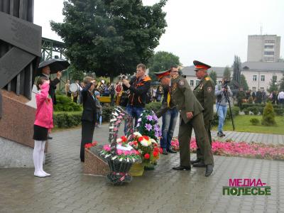 Июль. Независимость. Праздник под зонтом Июль. Независимость. Праздник под зонтом